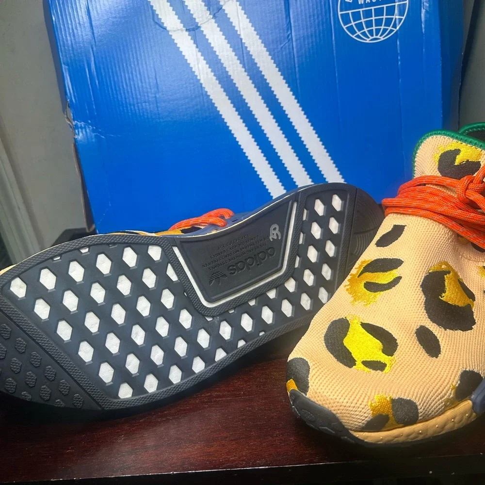 Pharrell Williams x Adidas Collab - Picture 6 of 6